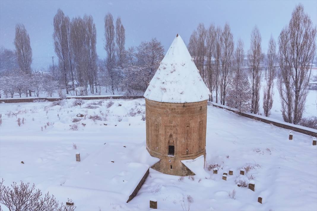 Tarihi yapılar karla kaplandı 17